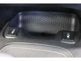 シートヒーターは、エアコンで車内を温めるよりも早くシートが温まるので、寒い季節も快適になります。
