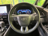 インテリアに合わせたデザインのステアリングは、運転される方のことも考え、運転しやすい形状、大きさです。是非一度、実際に触ってお確かめください。