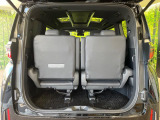 普段のお買い物や通勤、送迎等に十分な荷室スペースを確保しております。セカンドシートを倒すと、大きな荷物の積載も可能です♪