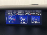 左右独立温度コントロールフルオートエアコンです。運転席、助手席それぞれで独立して温度設定ができます。冷え性の方が乗っても安心ですね♪
