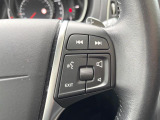 【ステアリングスイッチ】運転中、前方から目線をそらさずにオーディオ等の操作ができるよう、適切に配置されたスイッチ類。安心&快適なドライブを演出してくれる便利な機能です。