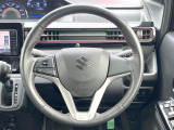 インテリアに合わせたデザインのステアリングは、運転される方のことも考え、運転しやすい形状、大きさです。是非一度、実際に触ってお確かめください。