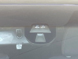 【ホンダセンシング】走行中に前方の車両等を認識し、衝突しそうな時は警報とブレーキで衝突回避と被害軽減をアシスト。より安全にドライブをお楽しみいただけます。