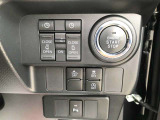 【両側電動スライドドア】狭い場所でもドアを全開にでき、チャイルドロックを使っても運転席のスイッチを操作するだけでドアの開け閉めが可能です。小さなお子様でもボタン一つでスライドドアの開閉可能です。