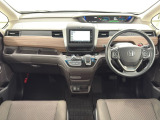 ★いつでも気持ちよく運転できて、使い勝手のいい収納や体をケアするシート、細部にまでこだわったインテリア♪