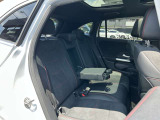 メルセデス・ベンツの定める厳しい基準をクリアしたお車のみをご案内させて頂きます。納車前整備はメーカー規定に基づき当店3Fの指定工場で入念に行なわれます。熟練のメカニックがお客様のお車を整備致します。
