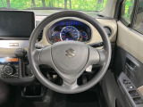 インテリアに合わせたデザインのステアリングは、運転される方のことも考え、運転しやすい形状、大きさです。是非一度、実際に触ってお確かめください。