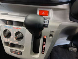 操作しやすく、車内空間を広く使えるインパネシフトを採用しています