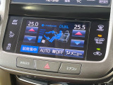 【左右独立型フルオートエアコン】運転席と助手席でそれぞれお好みの温度に設定可能。同乗者にも配慮した、快適な空調をお届け致します。