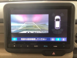 【バックカメラ】運転が苦手な方も車庫入れラクラクです!ギアをリバースに入れれば自動的に切り換わりますので、面倒な操作は不要です♪狭い駐車場もお車を傷つけず安心ですね!