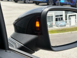 レーンチェンジアシスト。後方死角ゾーンの車両を検知してインジケーターが点灯、ドライバーに注意を促します。