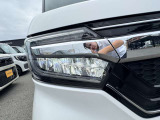 【ライトランプ】暗い夜道やトンネル内など明るい光で照らして運転をサポート。危険な暗所もこれで安心!