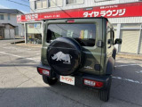 スペアタイヤシェルカバーも装備!ジムニーといえばサイという王道パターンのスペアタイヤシェルカバーです。