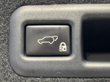 【パワーバックドア】スマートキーや運転席のボタンを押すだけでリアゲートが自動で開閉します!荷物を持っている時や、高い位置にあるバックドアを閉める際に便利な機能です♪