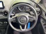 インテリアに合わせたデザインのステアリングは、運転される方のことも考え、運転しやすい形状、大きさです。是非一度、実際に触ってお確かめください。