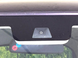 【ホンダセンシング】走行中に前方の車両等を認識し、衝突しそうな時は警報とブレーキで衝突回避と被害軽減をアシスト。より安全にドライブをお楽しみいただけます。