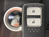 【キーレス】少し離れた場所からでもボタン一つでドアの開錠・施錠ができるのでとっても便利!ドアの鍵穴周りに傷をつけることもありません♪