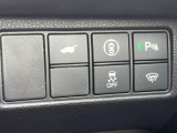 【パワーバックドア】スマートキーや運転席のボタンを押すだけでリアゲートが自動で開閉します!荷物を持っている時や、高い位置にあるバックドアを閉める際に便利な機能です♪