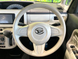 インテリアに合わせたデザインのステアリングは、運転される方のことも考え、運転しやすい形状、大きさです。是非一度、実際に触ってお確かめください。