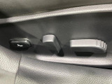 【メモリー機能付きパワーシート】ドライバーごとに設定したシート位置を記憶して、ボタン一つで切り替えできる便利な機能!運転する方が複数名いらっしゃるご家庭におすすめです♪