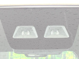 【スマートアシスト】走行中に前方の車両等を認識し、衝突しそうな時は警報とブレーキで衝突回避と被害軽減をアシスト。より安全にドライブをお楽しみいただけます。