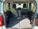 リヤシートも全車消毒済み。シートを倒すとゆったりとした室内空間に★レジャーにショッピングに大活躍!