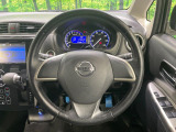 【純正革巻きステアリング】上質な革を使用することで、手にしっかり馴染みとても運転しやすいハンドルです♪
