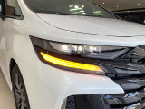 三眼LEDヘッドライト&シーケンシャルウィンカー(流れるウィンカー)&AHS(アダプティブ・ハイビーム・システム)・LEDフォグランプ付き!!
