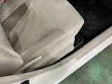 痛みの出やすい運転席シートの角、フロアマット、座面、ともに良好です