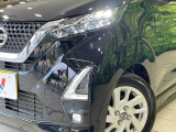 【LEDヘッドライト】悪天候や夜間走行時も良好な視界を確保し安心して運転できる高輝度LEDヘッドライトを装備!点灯速度が早く、消費電力も抑えられています。