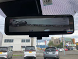 インテリジェントルームミラー☆カメラの映像を映すことで荷物や人が乗っていても後方視界を確保できます☆