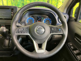 インテリアに合わせたデザインのステアリングは、運転される方のことも考え、運転しやすい形状、大きさです。是非一度、実際に触ってお確かめください。