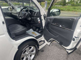本車両は、ハイエースの兄弟車として2020年まで販売されていたモデルであり、最上級グレード「スーパーGL」をベースにした豪華な特別仕様車です。