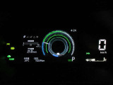 ディスプレイには運転に必要な様々な情報を表示します。