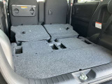 リヤシートを全て倒せばさらに荷物が積めますよ。