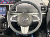 インテリアに合わせたデザインのステアリングは、運転される方のことも考え、運転しやすい形状、大きさです。是非一度、実際に触ってお確かめください。