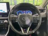 【純正革巻きステアリング】上質な革を使用することで、手にしっかり馴染みとても運転しやすいハンドルです♪