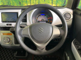 インテリアに合わせたデザインのステアリングは、運転される方のことも考え、運転しやすい形状、大きさです。是非一度、実際に触ってお確かめください。