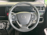 【純正革巻きステアリング】上質な革を使用することで、手にしっかり馴染みとても運転しやすいハンドルです♪