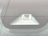 【ホンダセンシング】走行中に前方の車両等を認識し、衝突しそうな時は警報とブレーキで衝突回避と被害軽減をアシスト。より安全にドライブをお楽しみいただけます。