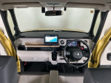 【前方視界】開放的な前方視界!運転がしやすく疲れにくいです♪窓が大きく、見通しがとっても良いおクルマですよ♪