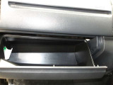 助手席側のインパネにも収納場所確保☆車検証や取扱い説明書を収納できます♪
