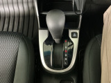 オートマチックシフトレバーは、手になじみ操作しやすい形状で安全運転にもつながります♪