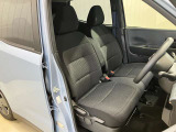 【運転席・助手席転席】運転席の足もともゆったりで長距離ドライブでも快適に★