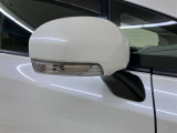 ウィンカー付きミラーは、他のドライバーや歩行者にもわかりやすく、視認性も十分な装備です。