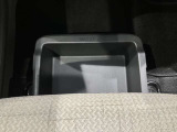 助手席下にも収納スペースあります☆コンパクトなのにたくさん収納があって助かります☆車検証を入れてる方も多い収納スペースです☆