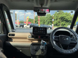見通しのよいすっきりとした視界で、誰でも運転しやすいです。運転のしやすさは疲れにくさにも繋がりますよ♪
