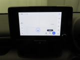 ディスプレイオーディオにナビ機能が設定されています。簡単な操作で行き先を入力することができ、音声で目的地まで案内してくれます。初めて訪れる場所も安心です。