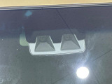 【スマートアシスト】走行中に前方の車両等を認識し、衝突しそうな時は警報とブレーキで衝突回避と被害軽減をアシスト。より安全にドライブをお楽しみいただけます。