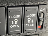【両側パワースライドドア】スマートキーや運転席のスイッチで後席両側スライドドアの開閉が可能♪電動だから力を入れてドアを開ける必要が無く、小さなお子様でも簡単に開け閉めでき快適です♪